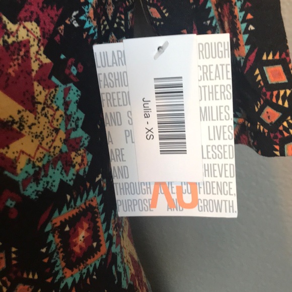 XS Lularoe Julia - Picture 3 of 4